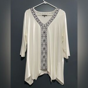 Adrianna Papell Tops/Adrianna Papell Embroidered shirt 1X white and Black